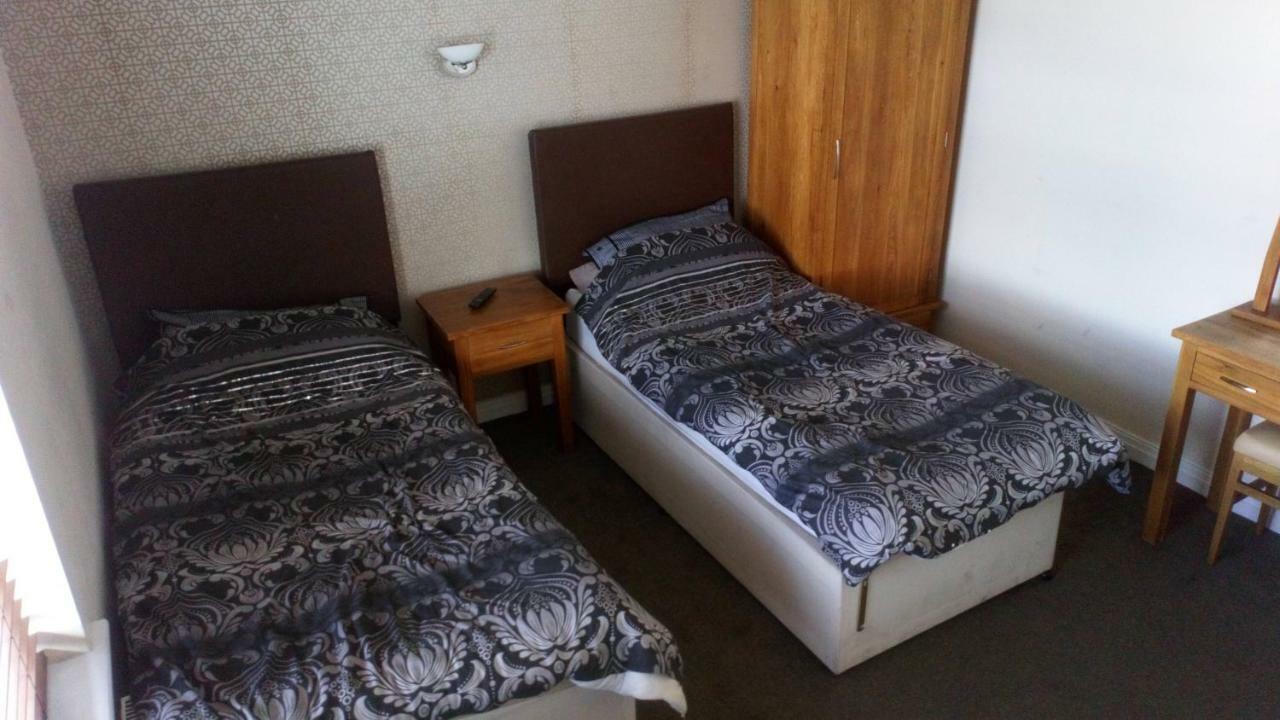Duke Of York Hotel Hazel Grove ภายนอก รูปภาพ
